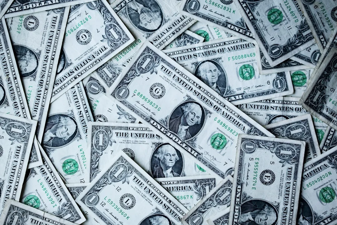 découvrez les causes, impacts et solutions face à la crise financière. analyse approfondie des événements qui bouleversent l'économie mondiale et conseils pour naviguer dans des temps incertains.